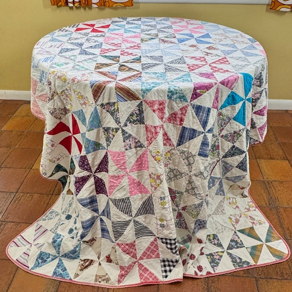 Vintage 1970s quilt, hand stitched, pinwheel pattern, twin to full size - Picture 1 of 11
